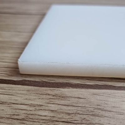 تخته کار مخصوص چرم دوزی از جنس تفلون به ابعاد15*15 سانت و ضخامت 1cm بعنوان ضربه گیر و زیر دستی در حین استفاده از سمبه ها